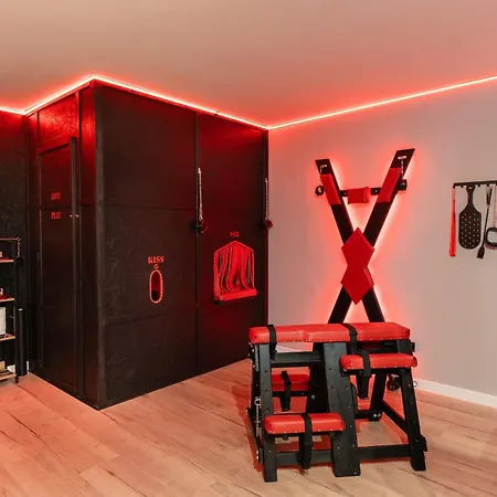 شقة Red X Loft Private Adults Only Bdsm *